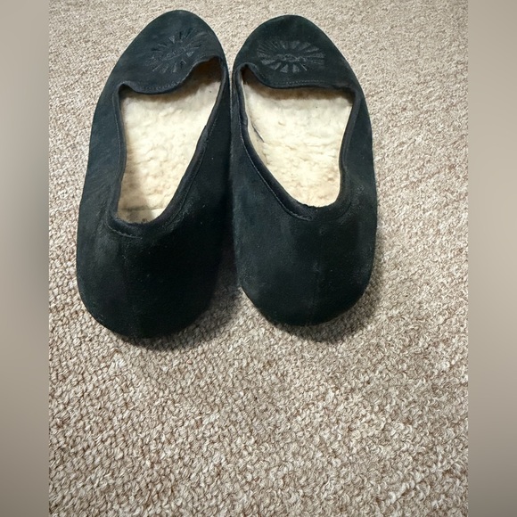 UGG Australia Alloway black suede flats with a sheepskin insole, size 12 - Picture 2 of 5